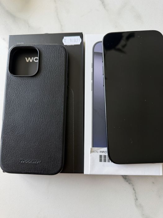 iPhone 16 Pro Max 256GB - Като нов, пълен комплект + кожен кейс Woolnut