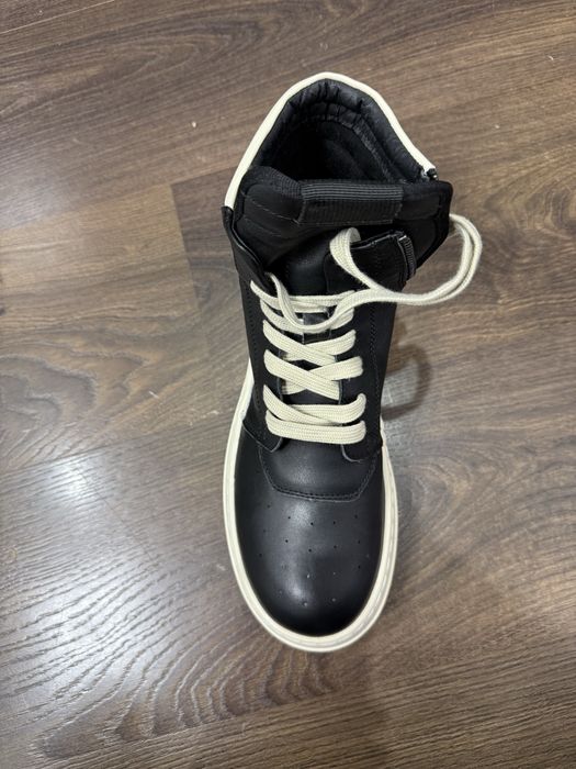 Продаются высокие мужские кроссовки