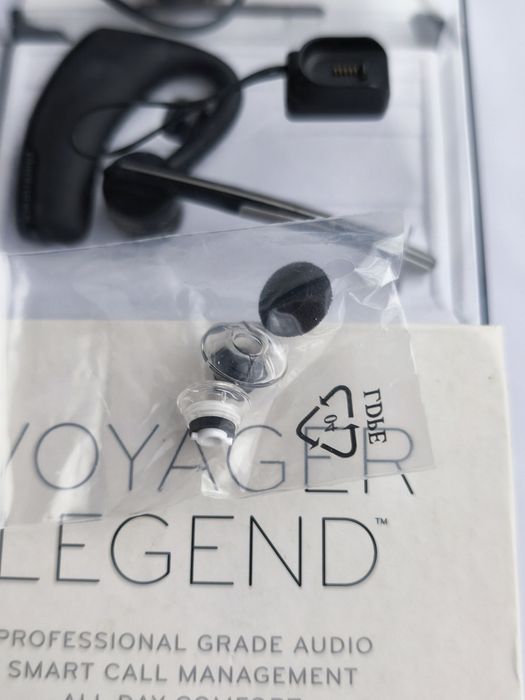 Casca Bluetooth Plantronics Voyager Legend si accesorii incluse