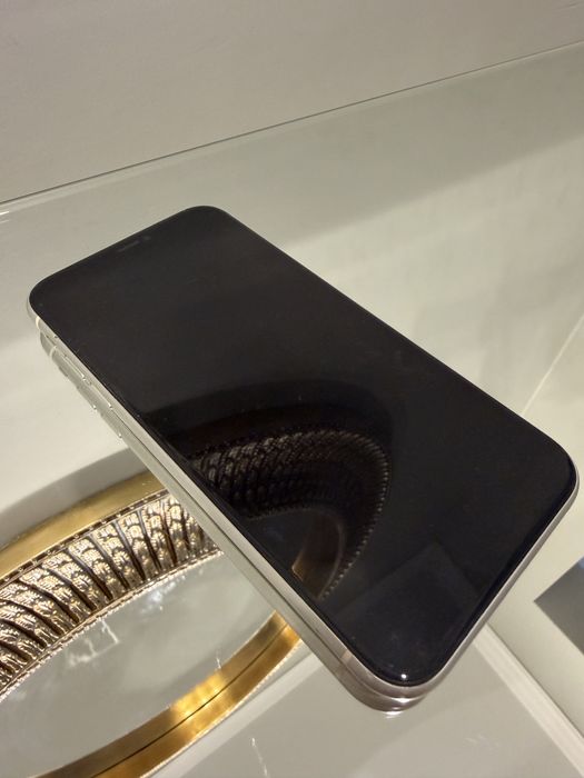 Продам Айфон 11