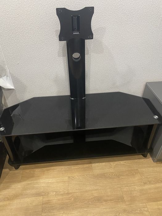 Продам столик под телевизор
