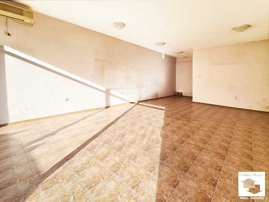 111417 Магазин с лице към улица, в широкия център на Велико Търново