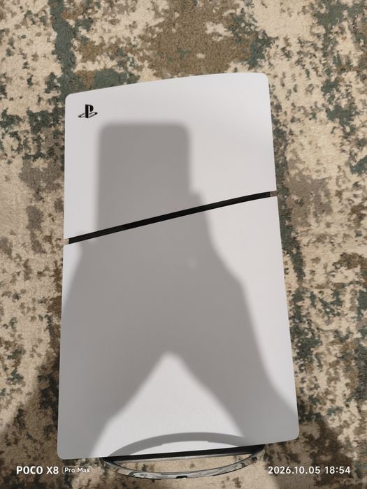 Vând ps5 slim digital cu upgrade la disc drive și stand inclus