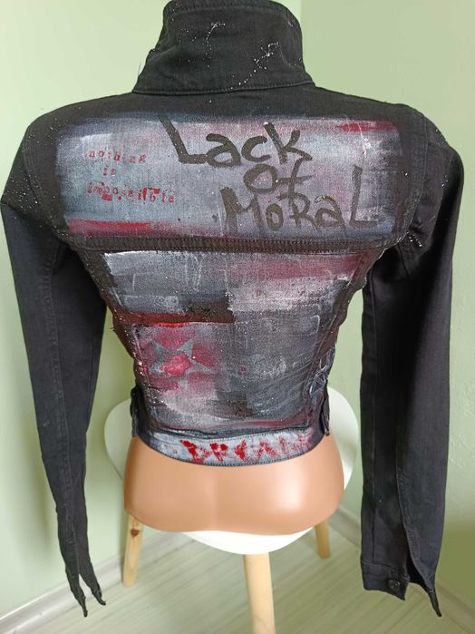 Дамско дънково яке – ръчна изработка с персонализиран диза