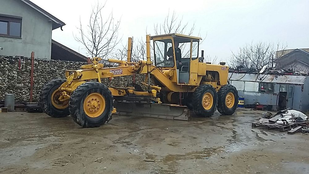 inchiriez utilaje, excavator, buldoexcavator, autogreder, bascula,