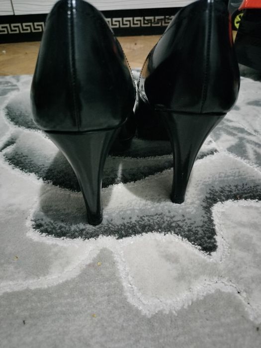 Дамски обувки с висок ток