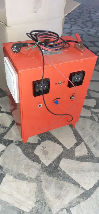 Зарядно за акомлатори 12 и 24 волта 50 ампера