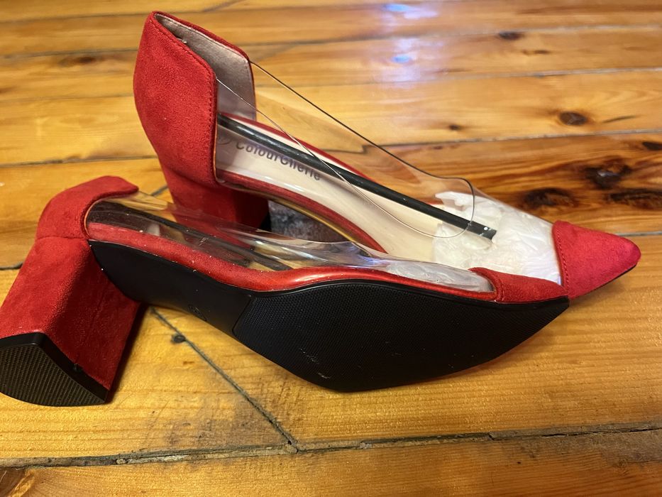 Четири чивта обувки, за които информацията е по долу в обявата!