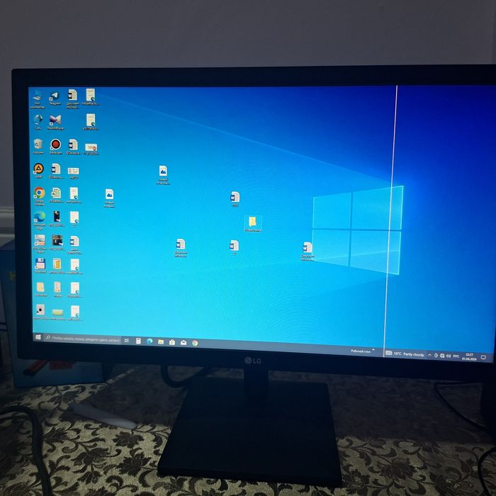 LG monitor sotiladi holati juda yaxshi 1ta polosa
