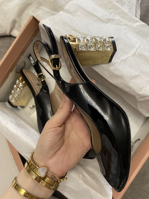 Продам босоножки