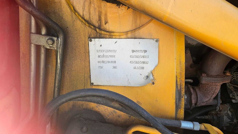 Buldoexcavator jcb 3cx cu roti egale an 2003