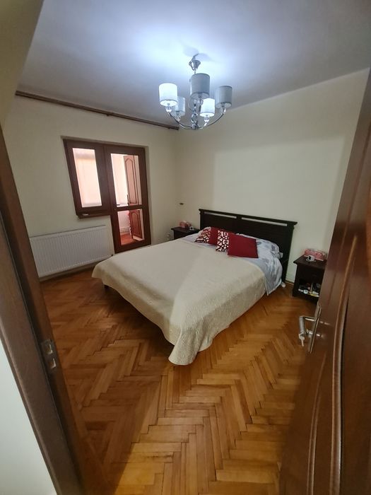 Vind 4camere etaj 1  strada anghel salygni