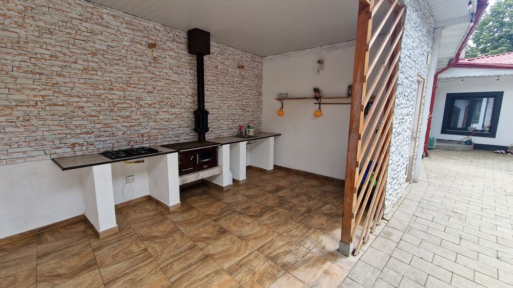 Casa cu 4 camere , zona linistita