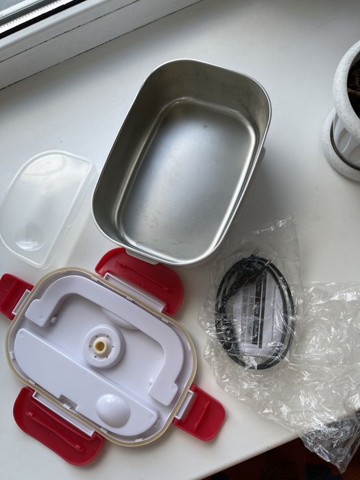 Продается контейнер для еды с подогревом