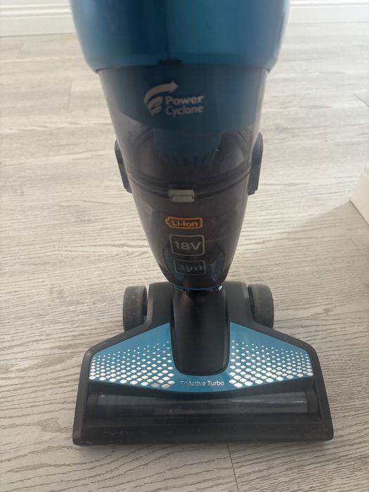Aspirator vertical fără fir Philips PowerPro Aqua, PowerCyclone .