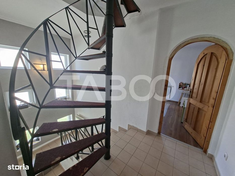 Casa individuala de vanzare - Sura Mica- 4 camere si 490 mp teren
