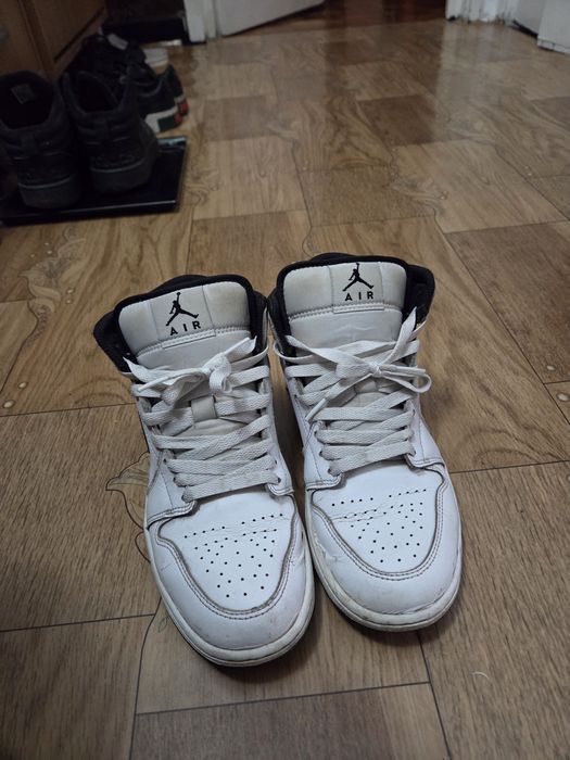 Sneakers Air Jordan 1 Mid (GS) DQ8423 132 Alb