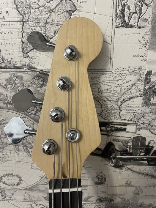 Бас гитара хорошая