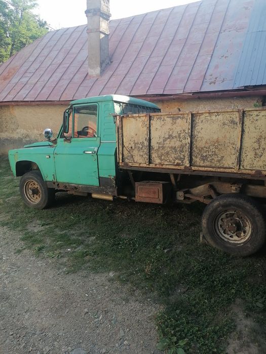 Vând ARO pentru piese