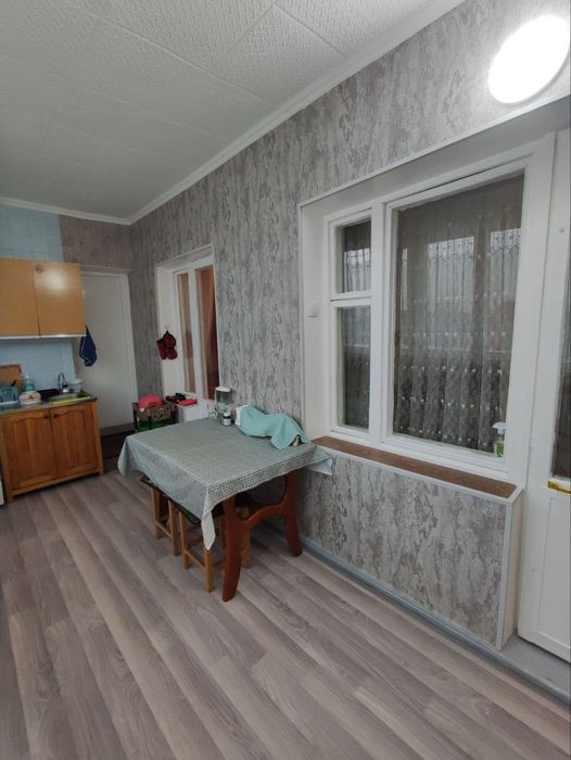 Продажа 4 комнатная квартира,в кирпичном доме ! чистая аккуратная.