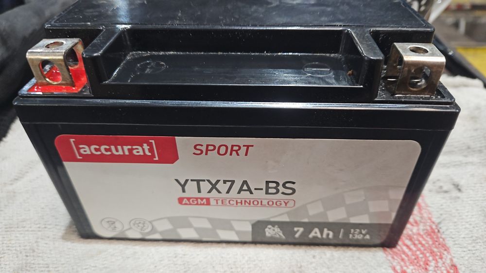 Vând baterie 7A accurat