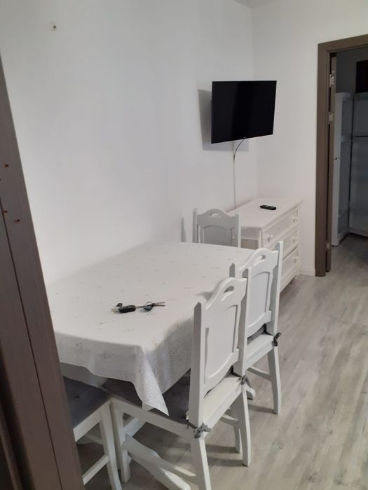 Închiriez apartament