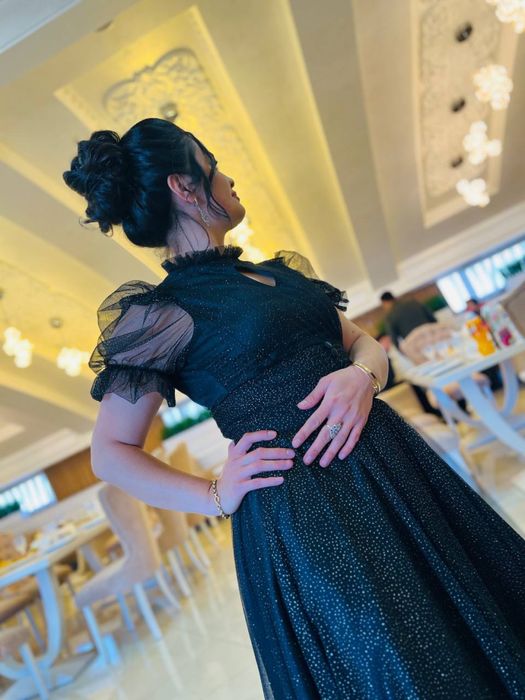 Вечерное чёрное платье