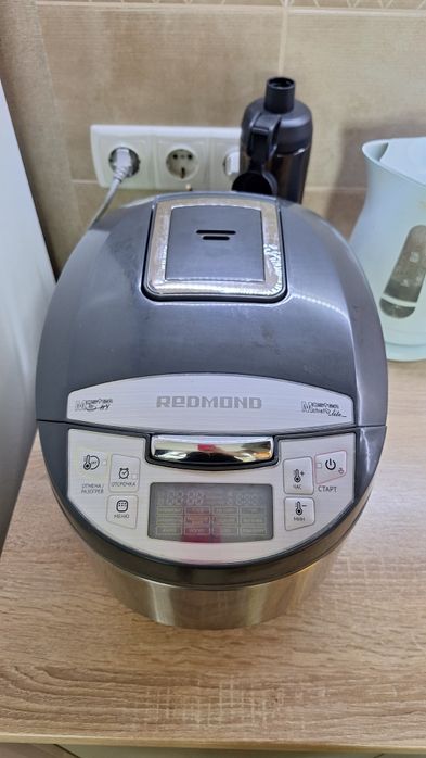Продам мультиварку REDMOND