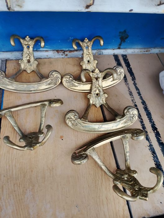 Месингови закачалки от соца