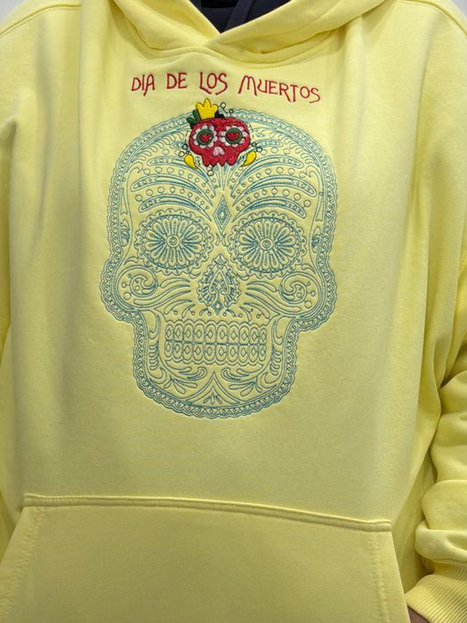 Вышивка на одежде и крое