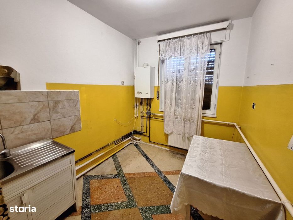 Apartament cu balcon și grădină, centrul Bacăului
