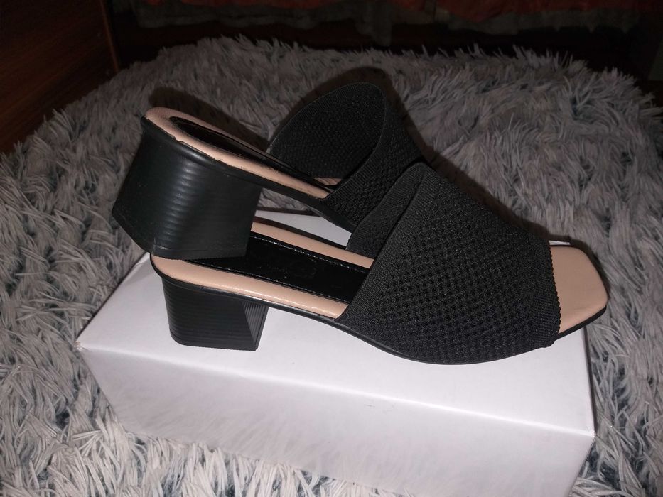 Продам новые шлепки , 37 размер.