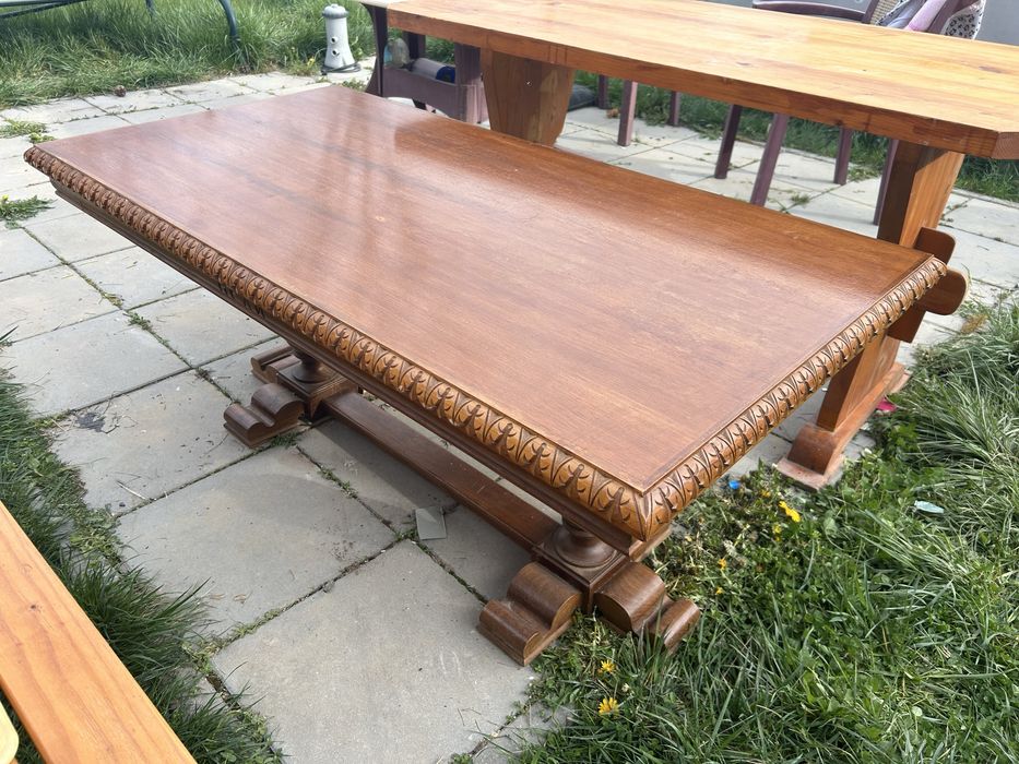 Маси и пейки от масивно дърво