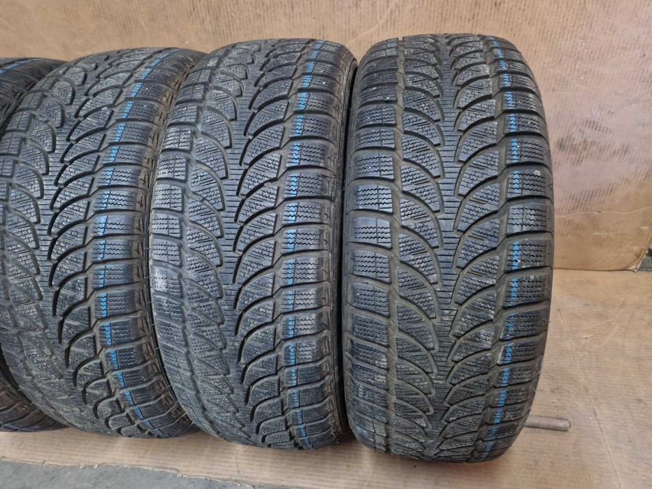 4 Bridgestone R18 235/55
зимни гуми
DOT3217