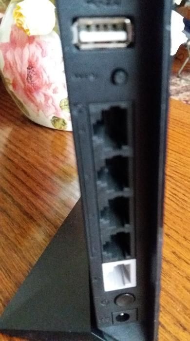 Router ASUS N14, impecabil