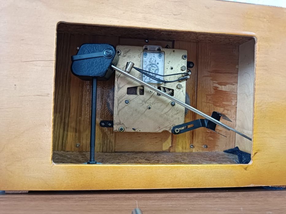 Янтарь.Старинные часы.