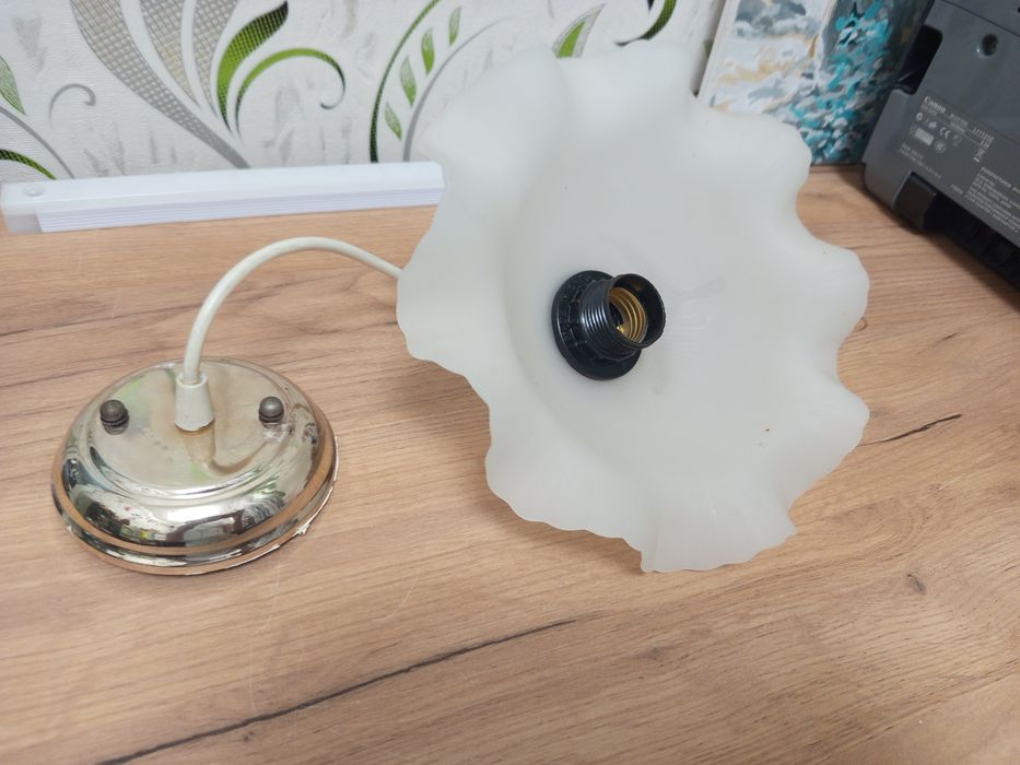 Люстра без лампочки