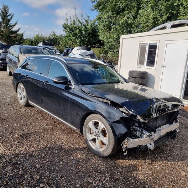 Mercedes E 220 W213 4 matic комби 2018г. на части 
! ! ! За ин