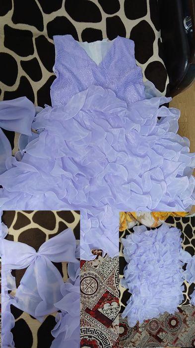 Vând o rochiță, mărimea 150 ,lui fata mea nu I vine și de-aia o vind