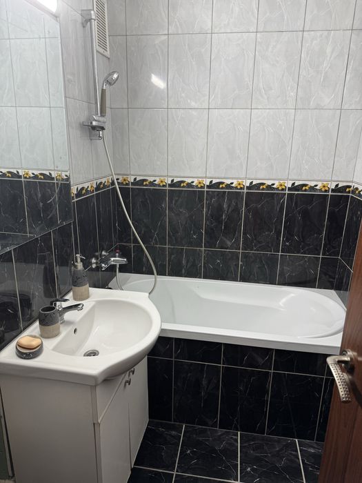Inchiriez apartament