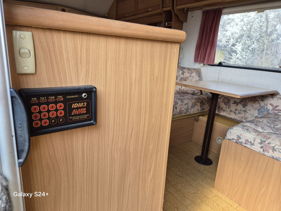 Продавам каравана Compass Rallye