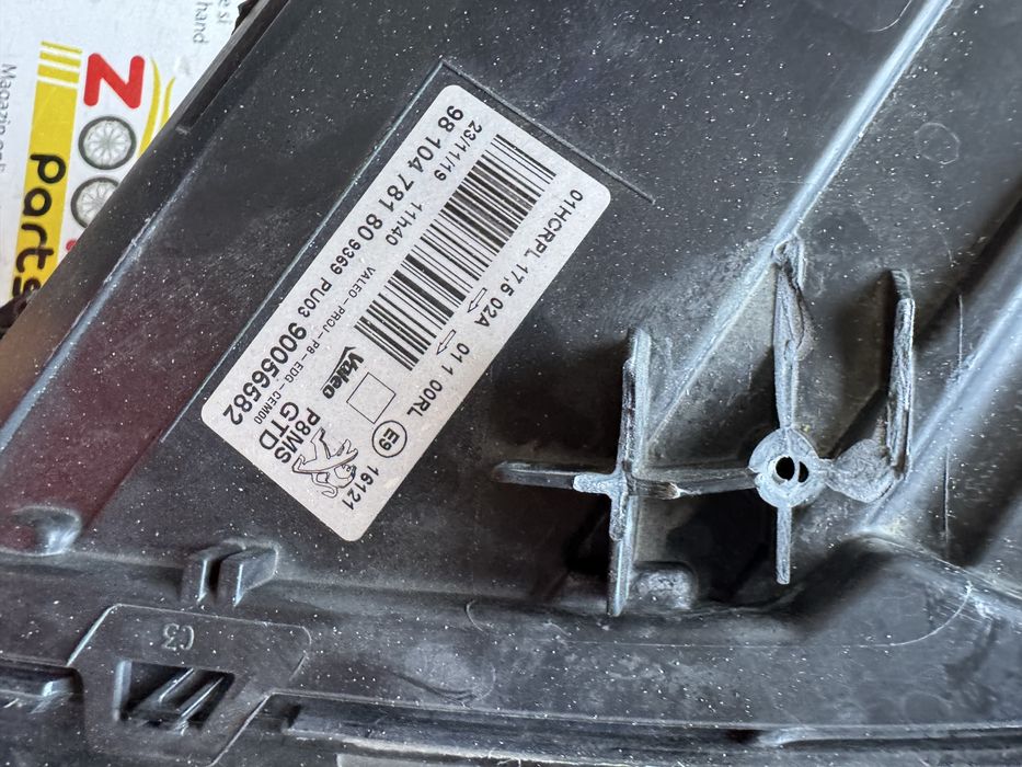 Far stanga dreapta halogen Peugeot 3008 5008 2016-2020