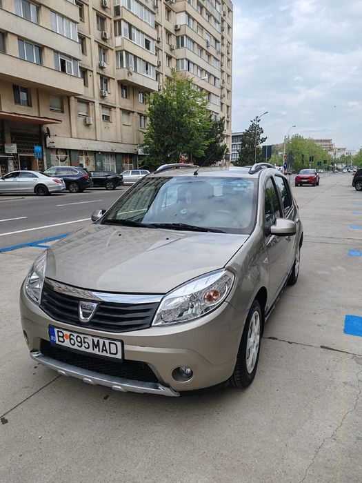 Dacia Sandero model 2011 - Motor 1.6 Benzina