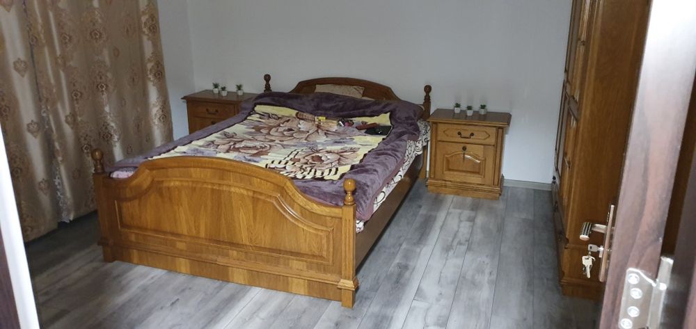 Vand mobila din lemn masiv!