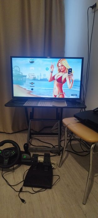 PS 3 modat  + Volan gaming (în garanție);(31 jocuri)   550 roni neg.