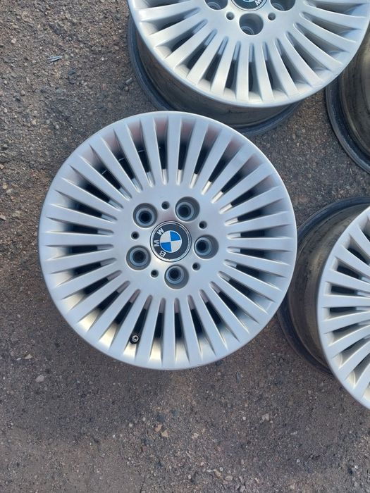 Диски R15 на BMW оригинал. Вылет ЕТ25.