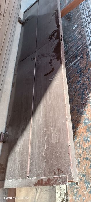 Металлическая дверь