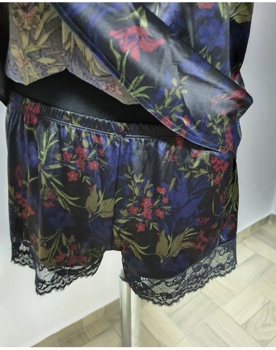 Set lenjerie de corp satinata C&A, top cu dantela si pantaloni scurti,