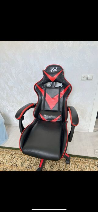Продам игровое кресло Defender