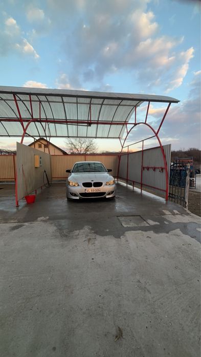 Vand sau schimb  E 60 520i